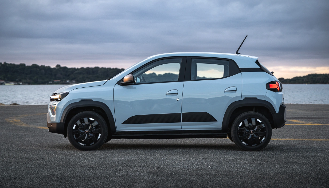 Dacia Spring - Contexto Entorno Real Contexto Aparcado Exterior Lateral Izquierda