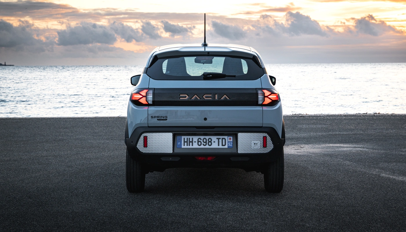 Dacia Spring - Contexto Entorno Real Contexto Aparcado Exterior Trasera