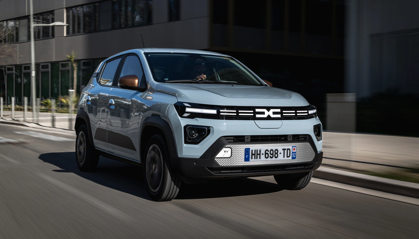 Dacia Spring - Contexto Entorno Real Contexto Conduciendo Exterior Frontal Derecha