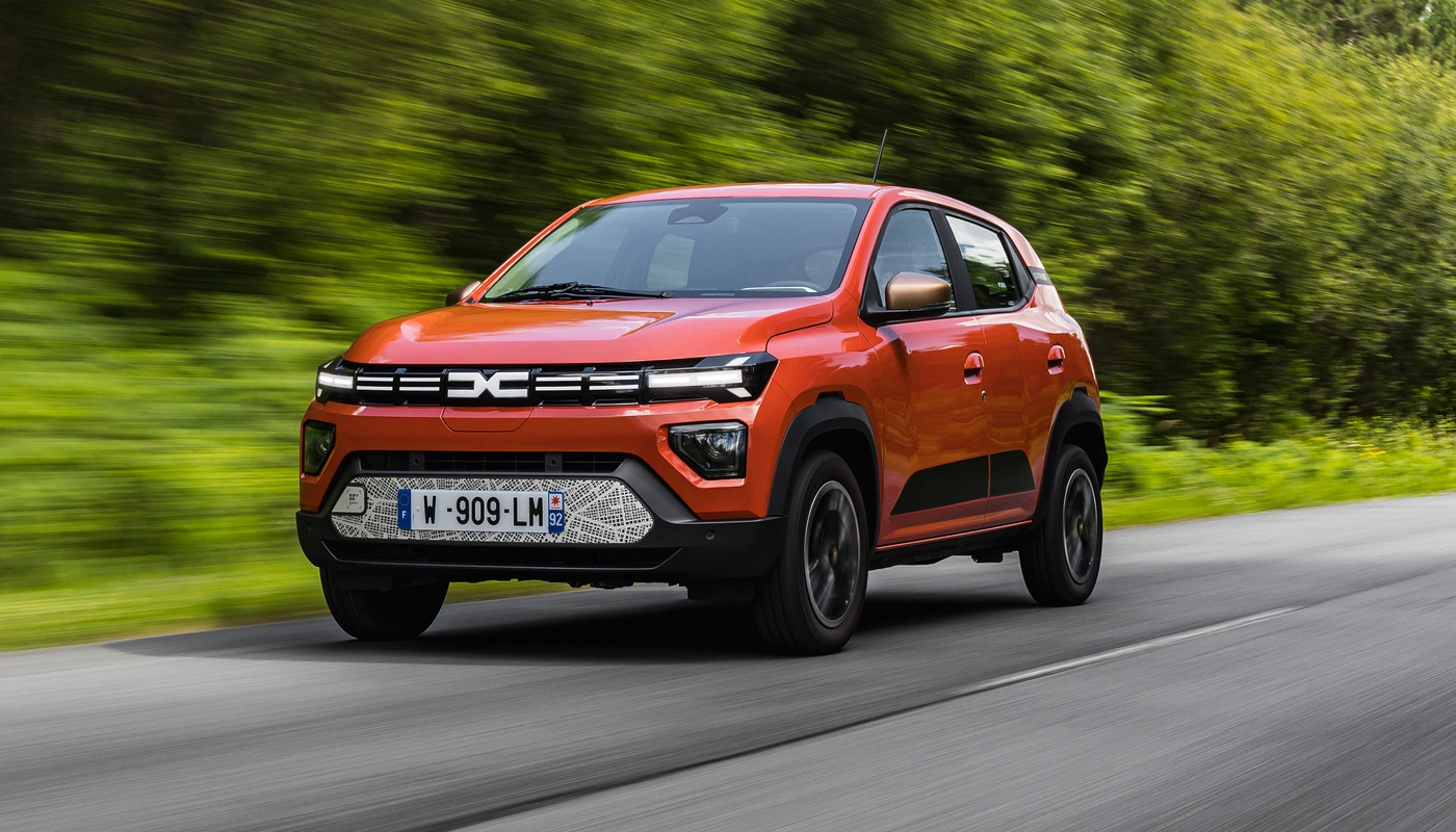 Dacia Spring - Contexto Entorno Real Contexto Conduciendo Exterior Frontal Izquierda