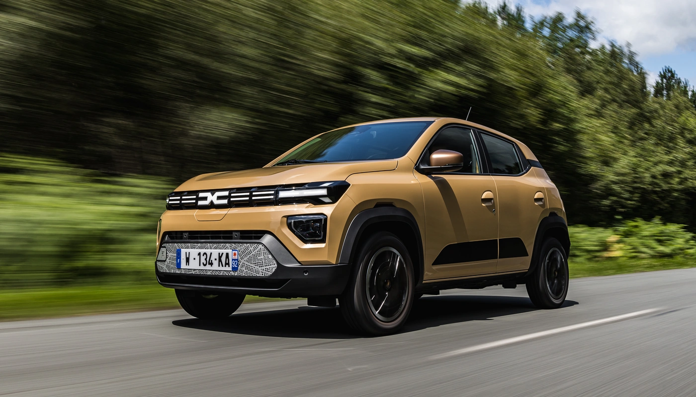 Dacia Spring - Contexto Entorno Real Contexto Conduciendo Exterior Frontal Izquierda