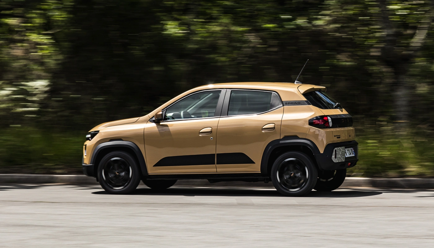 Dacia Spring - Contexto Entorno Real Contexto Conduciendo Exterior Lateral Izquierda