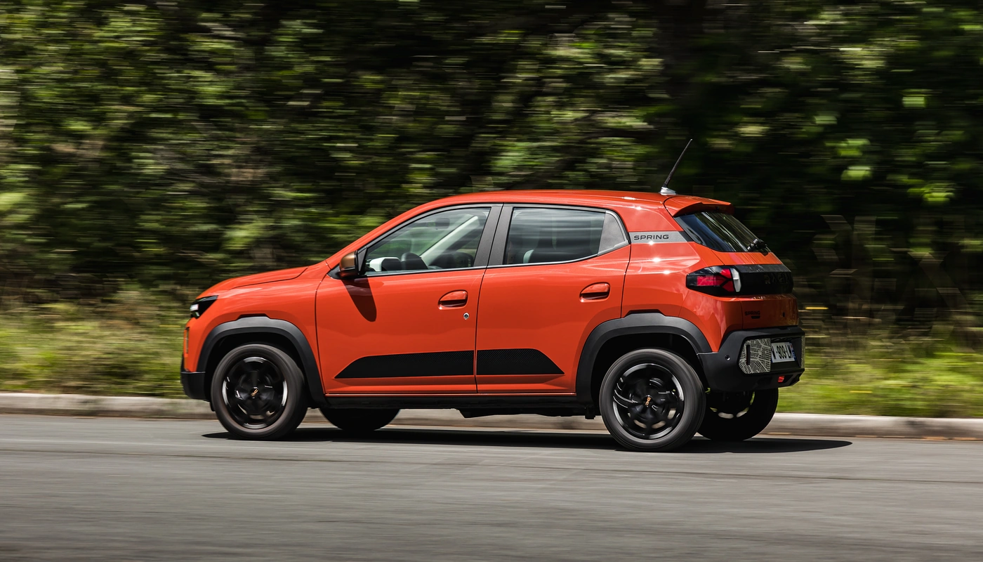 Dacia Spring - Contexto Entorno Real Exterior Lateral Izquierda