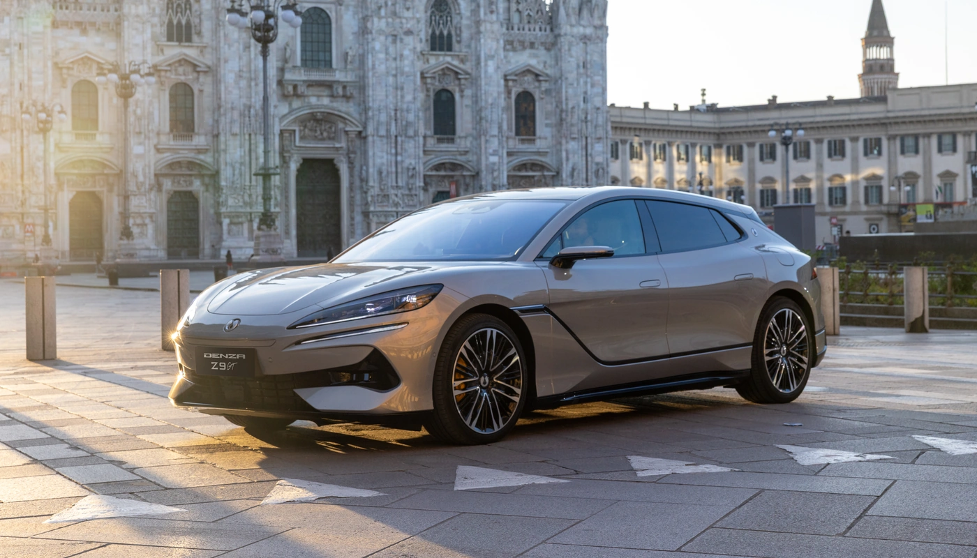 Denza Z9gt - Contexto Entorno Real Contexto Aparcado Exterior Frontal Izquierda Exterior Lateral Izquierda