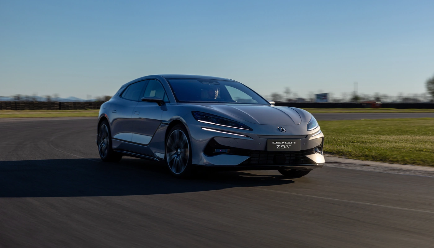 Denza Z9gt - Contexto Entorno Real Contexto Conduciendo Exterior Frontal Derecha