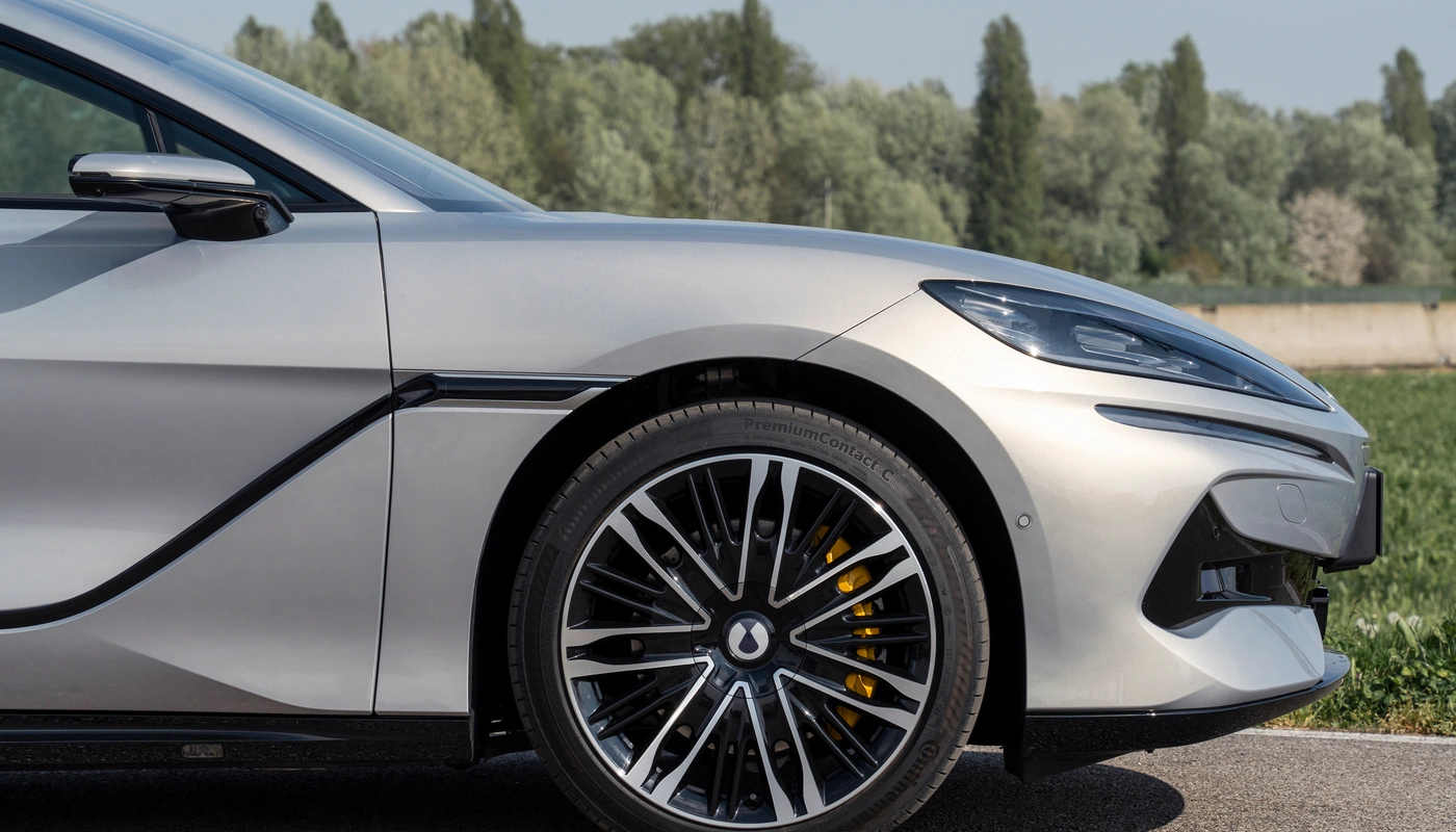 Denza Z9gt - Exterior Lateral Derecha Exterior Detalle