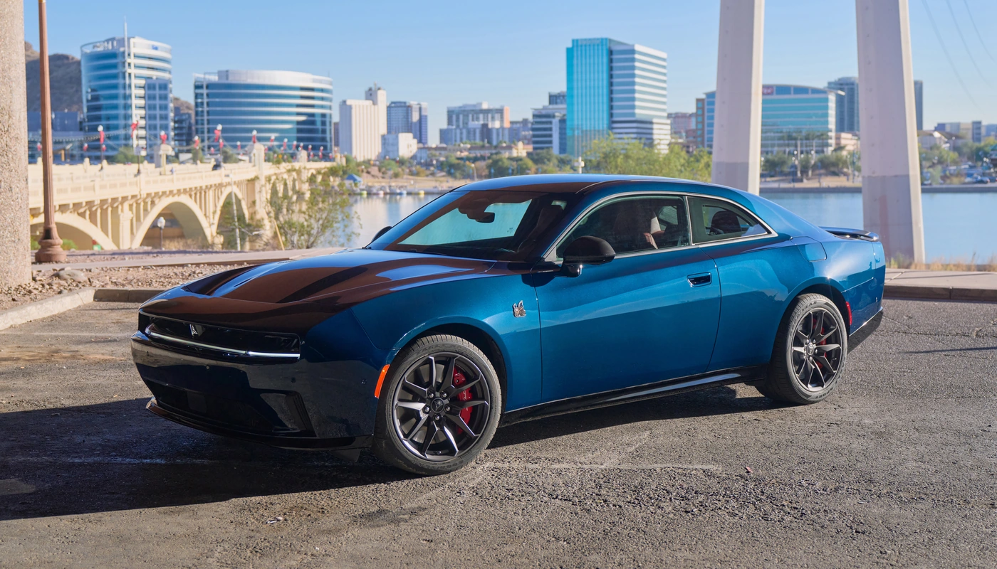 Dodge Charger 2 Door - Contexto Entorno Real Contexto Aparcado Exterior Frontal Izquierda