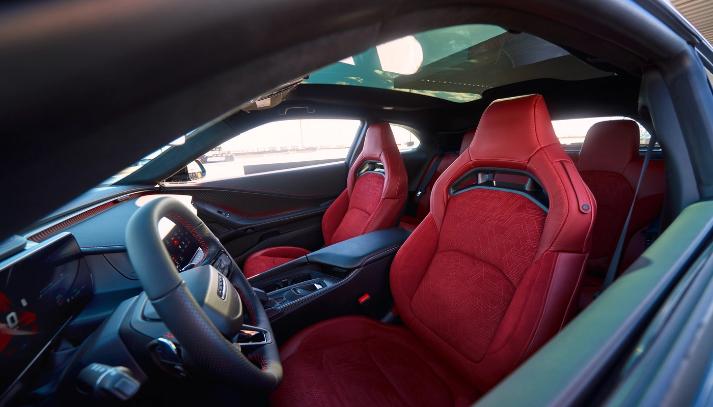 Dodge Charger 2 Door - Interior Asientos Delanteros Interior Volante Interior Detalle