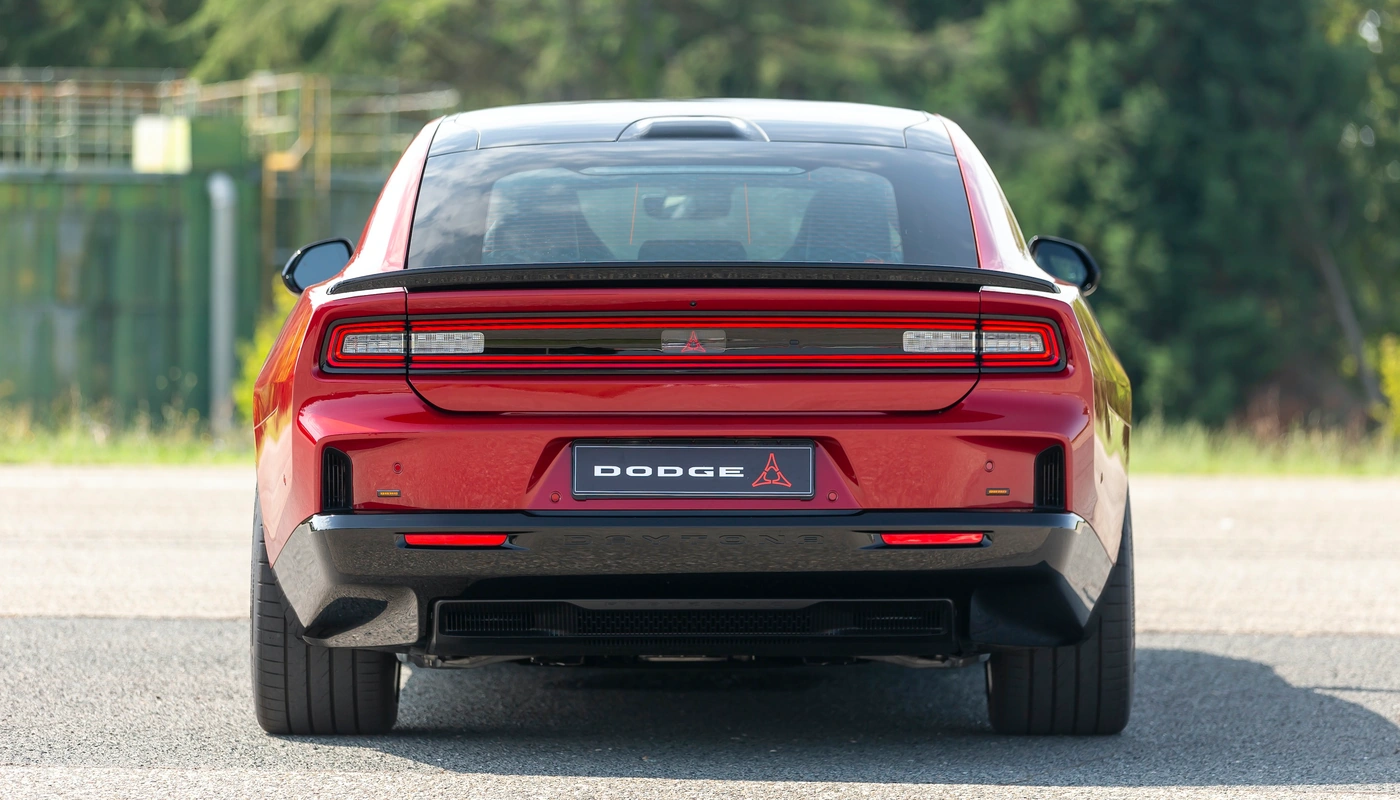 Dodge Charger 4 Door - Contexto Entorno Real Contexto Aparcado Exterior Trasera