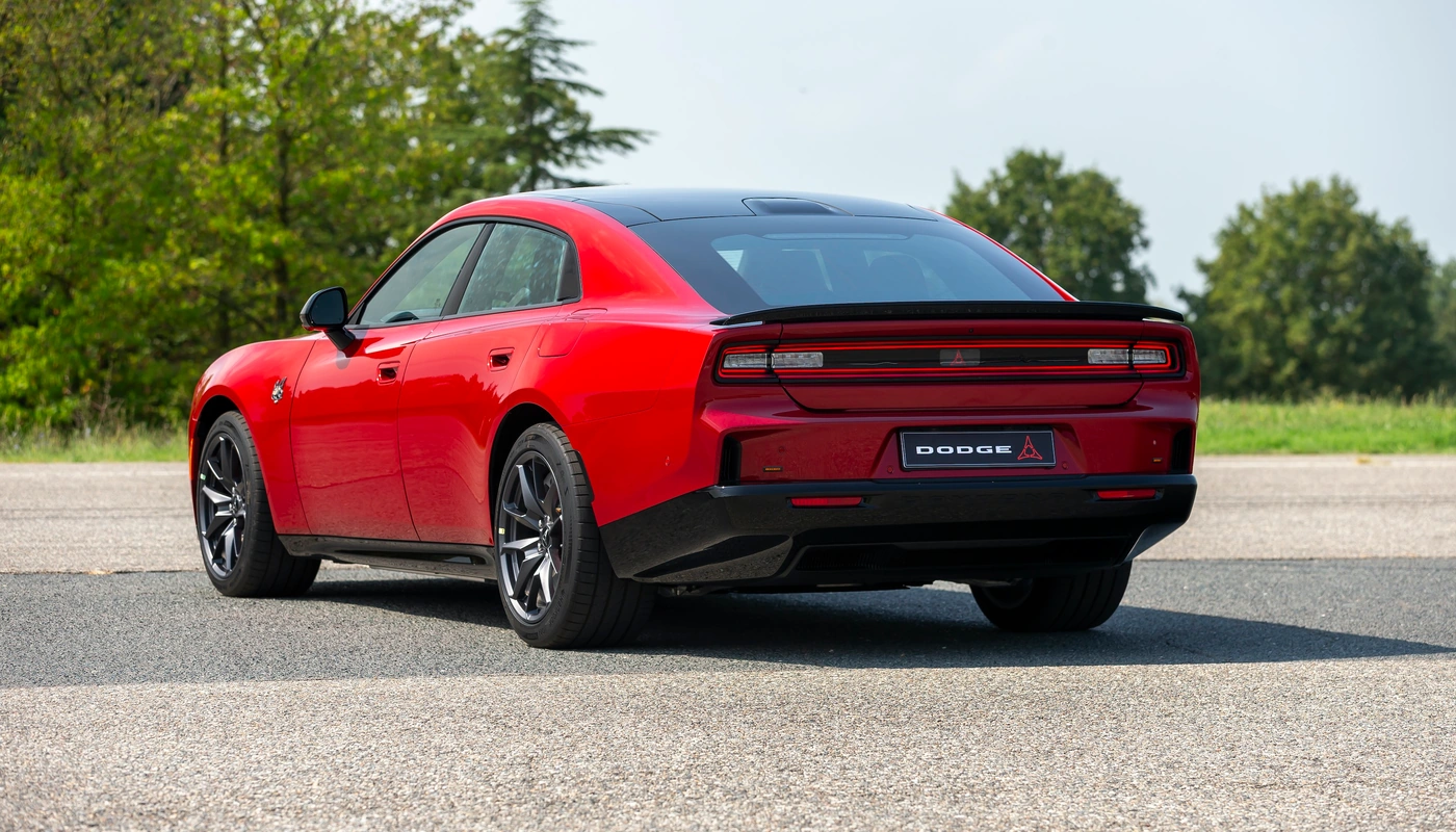 Dodge Charger 4 Door - Contexto Entorno Real Contexto Aparcado Exterior Trasera Derecha