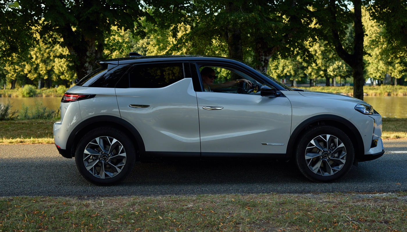 Ds 3 E Tense - Contexto Entorno Real Contexto Conduciendo Exterior Lateral Derecha