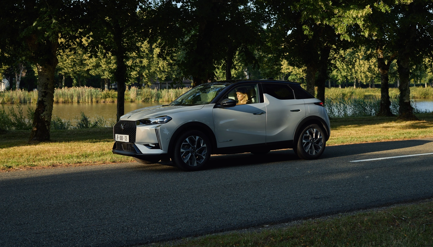 Ds 3 E Tense - Contexto Entorno Real Contexto Conduciendo Exterior Lateral Izquierda