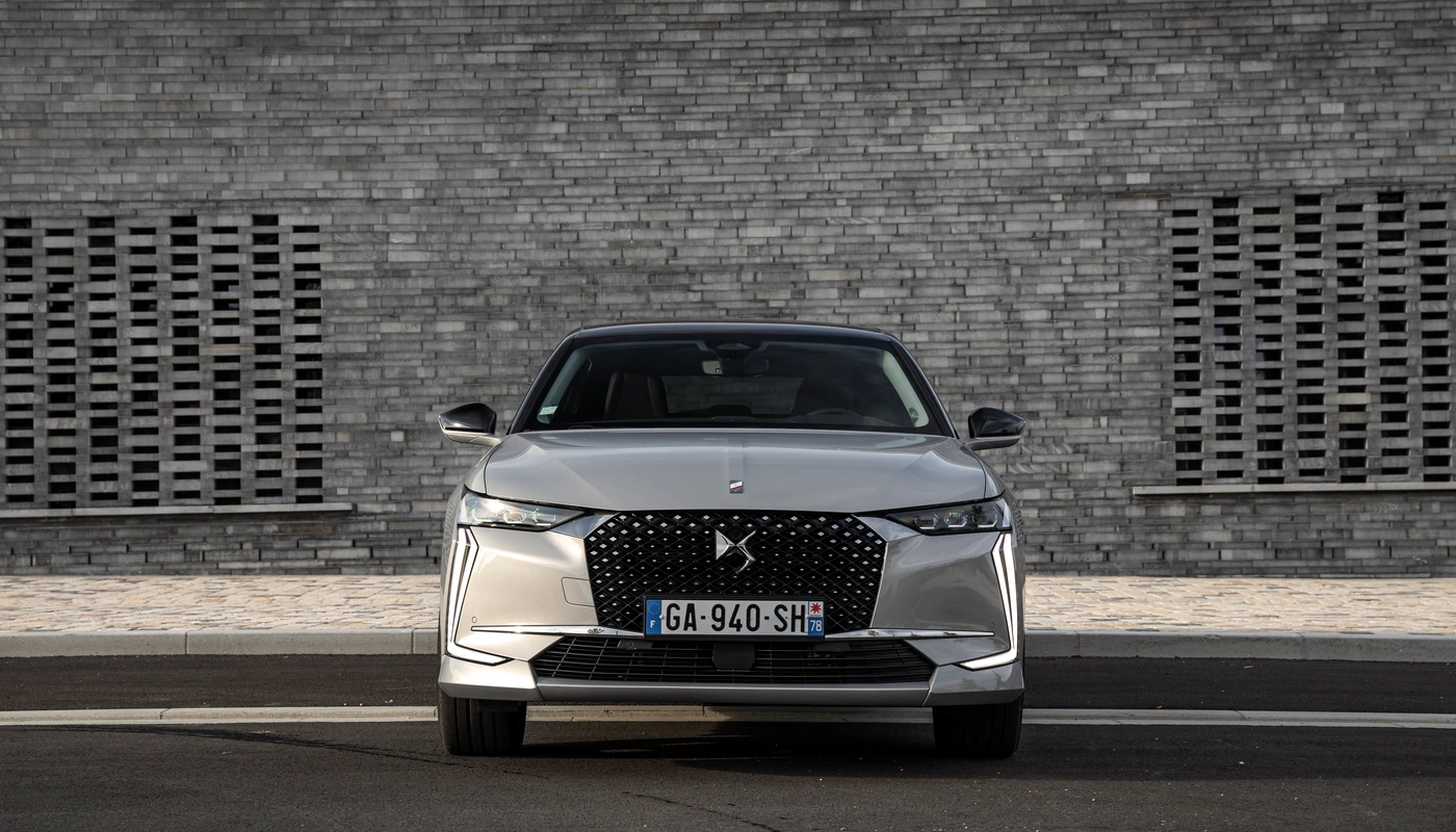 Ds N4 E Tense - Contexto Entorno Real Contexto Aparcado Exterior Frontal