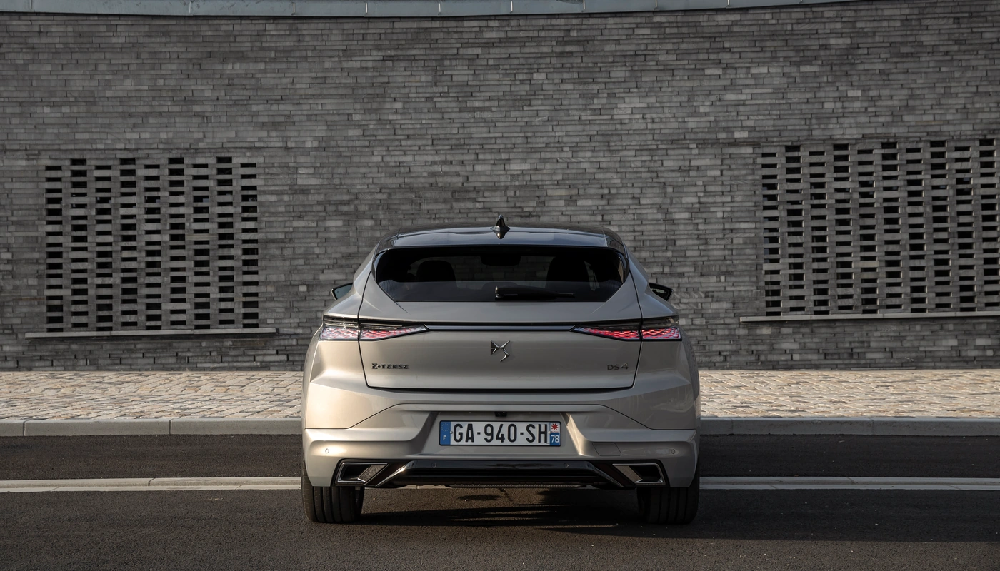 Ds N4 E Tense - Contexto Entorno Real Contexto Aparcado Exterior Trasera