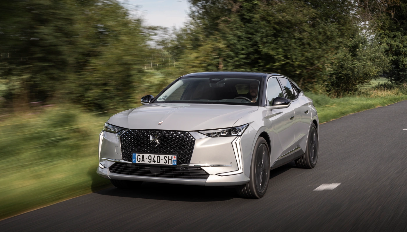 Ds N4 E Tense - Contexto Entorno Real Contexto Conduciendo Exterior Frontal Izquierda