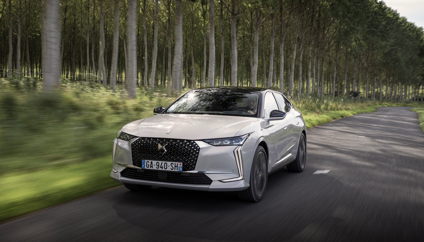 Ds N4 E Tense - Contexto Entorno Real Contexto Conduciendo Exterior Frontal Izquierda