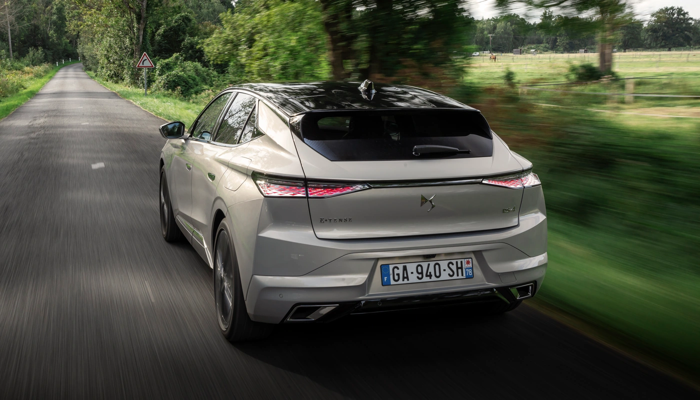 Ds N4 E Tense - Contexto Entorno Real Contexto Conduciendo Exterior Trasera Derecha