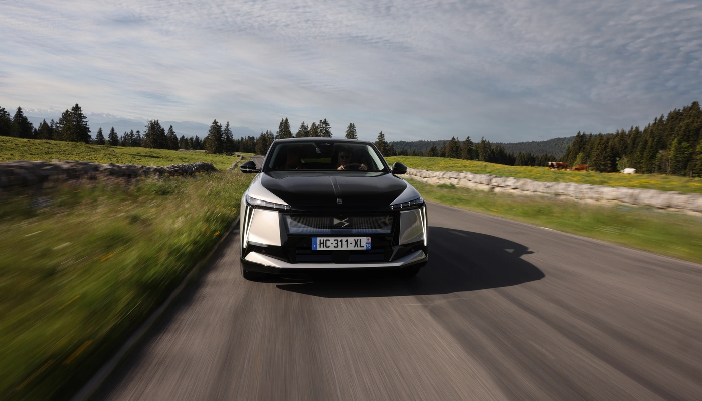 Ds N8 - Contexto Entorno Real Contexto Conduciendo Exterior Frontal