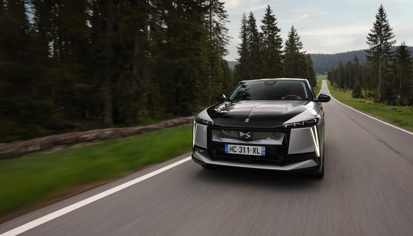 Ds N8 - Contexto Entorno Real Contexto Conduciendo Exterior Frontal