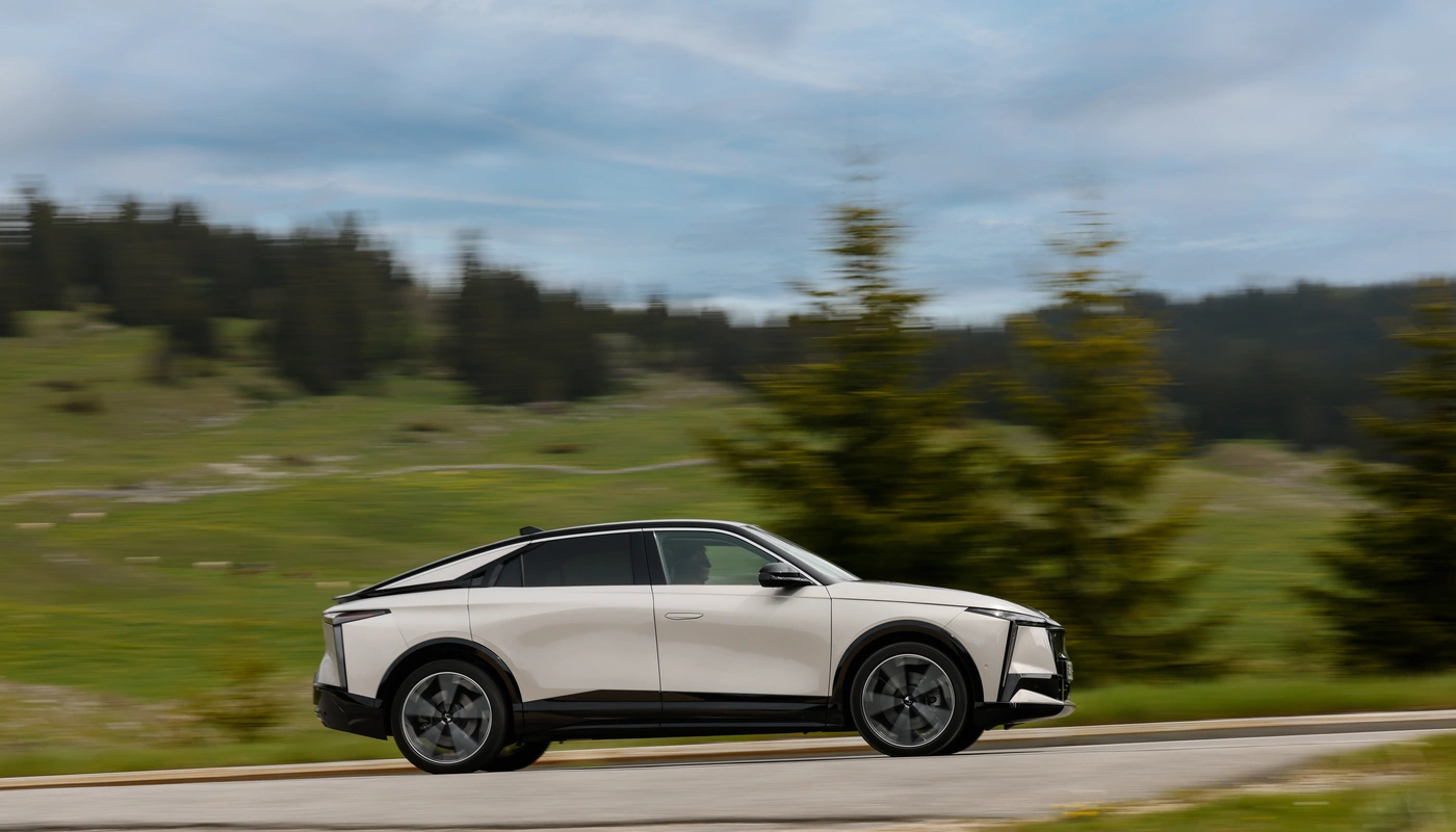 Ds N8 - Contexto Entorno Real Contexto Conduciendo Exterior Lateral Derecha