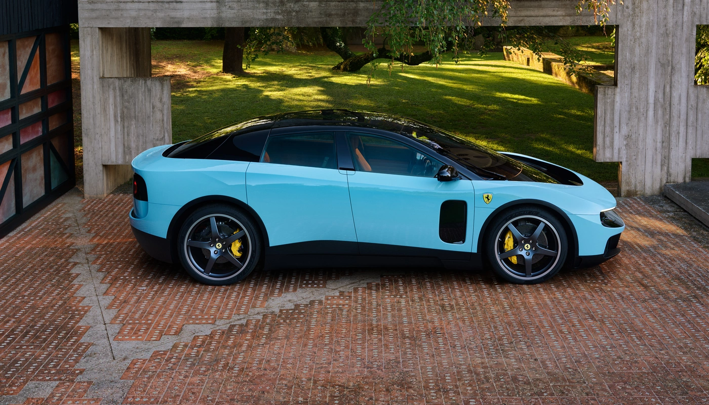 Ferrari Luce - Contexto Entorno Real Contexto Aparcado Exterior Lateral Derecha