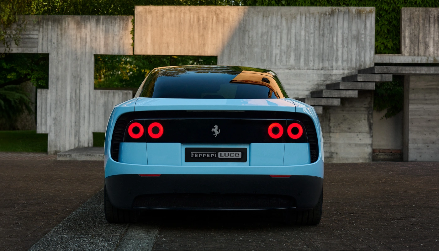 Ferrari Luce - Contexto Entorno Real Contexto Aparcado Exterior Trasera