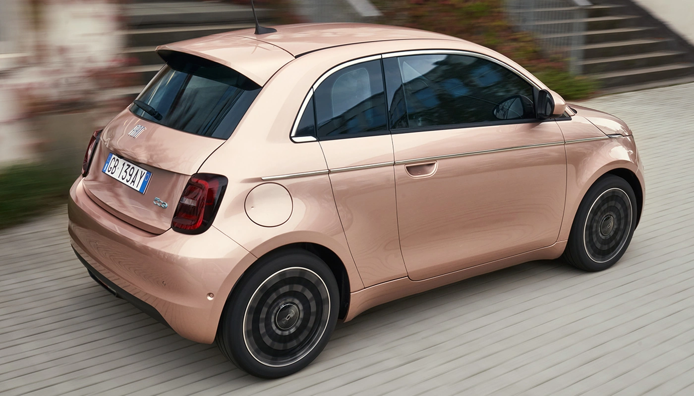 Fiat 500e - Contexto Entorno Real Contexto Conduciendo Exterior Lateral Derecha