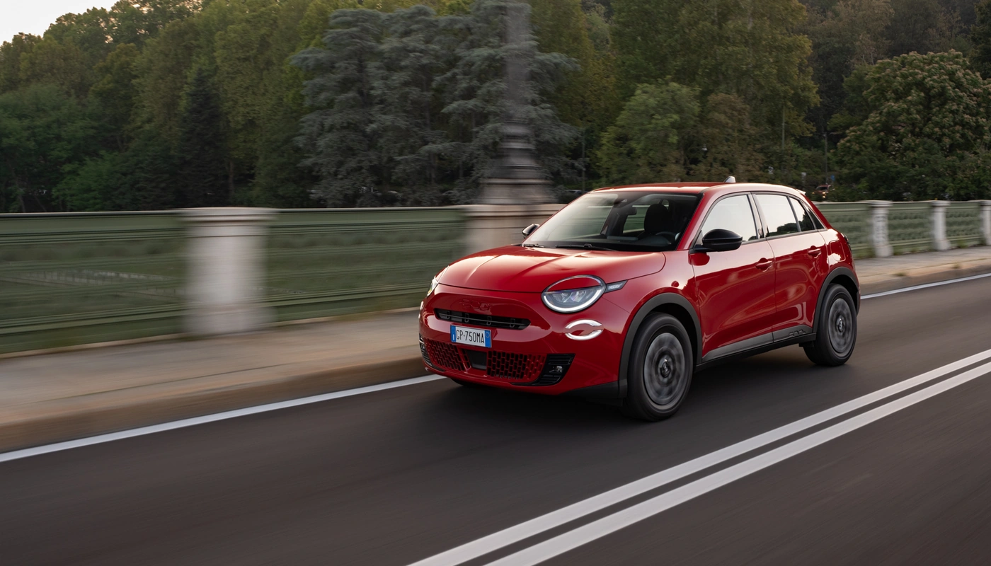 Fiat 600e - Contexto Entorno Real Contexto Conduciendo Exterior Frontal Izquierda