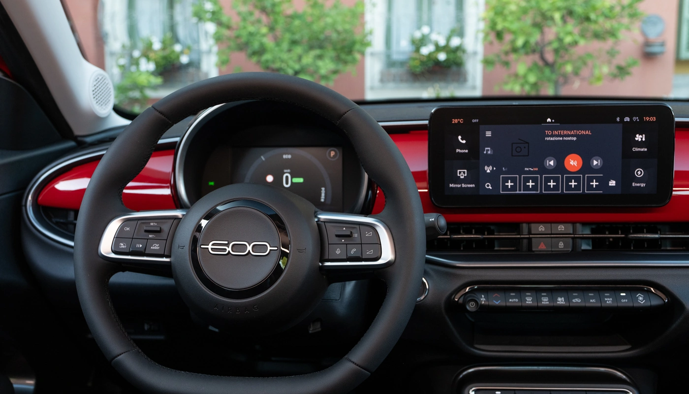 Fiat 600e - Interior Salpicadero Interior Pantalla Central Interior Volante