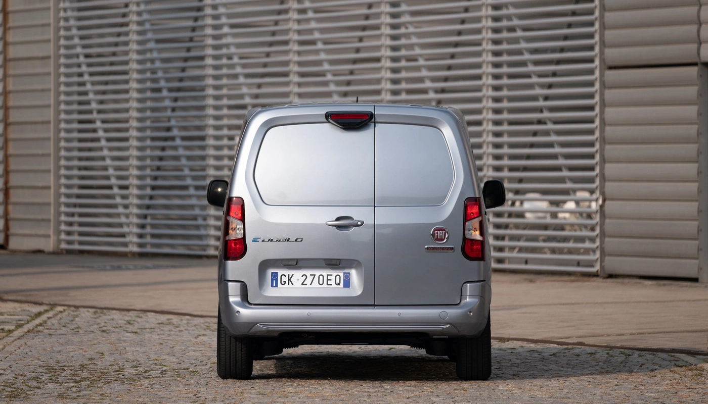 Fiat E Doblo - Contexto Entorno Real Contexto Aparcado Exterior Trasera