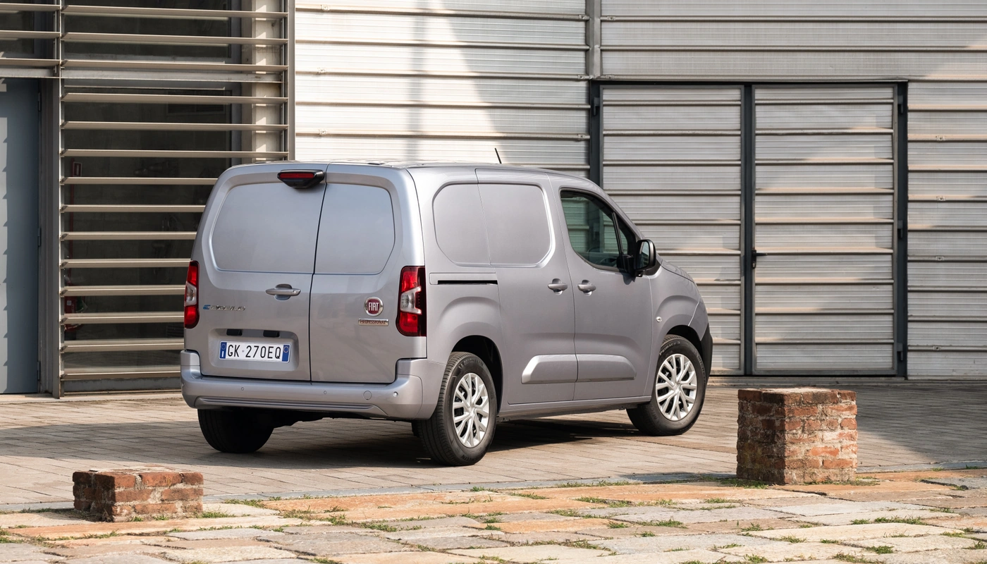 Fiat E Doblo - Contexto Entorno Real Contexto Aparcado Exterior Trasera Izquierda