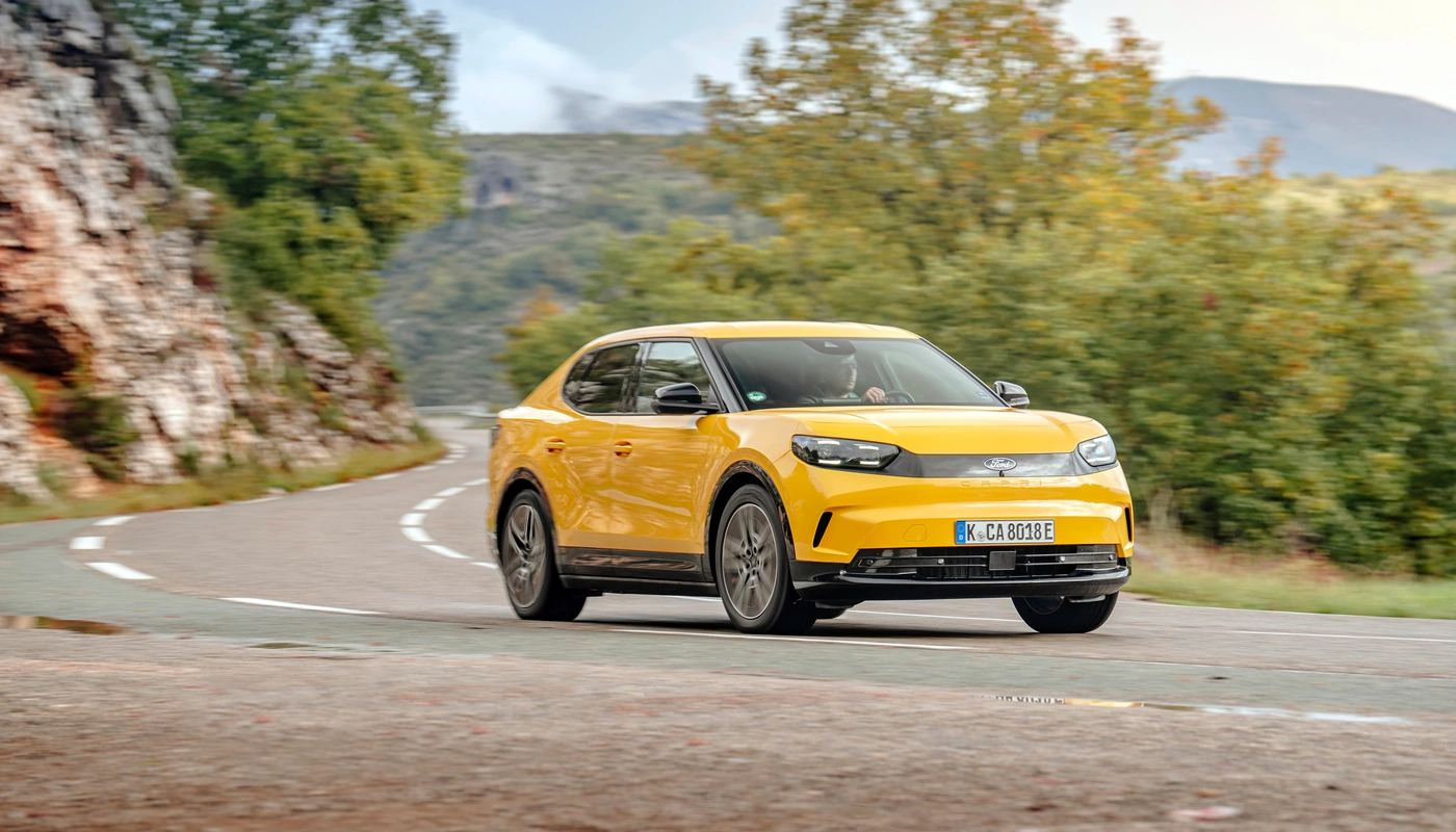 Ford Capri - Contexto Entorno Real Contexto Conduciendo Exterior Frontal Derecha