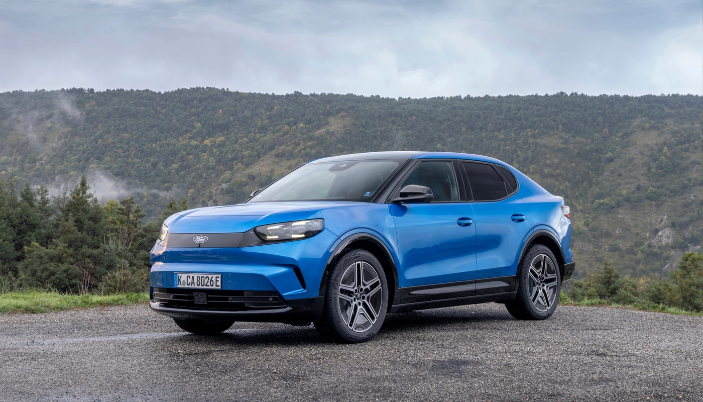 Ford Capri - Contexto Entorno Real Contexto Conduciendo Exterior Frontal Izquierda