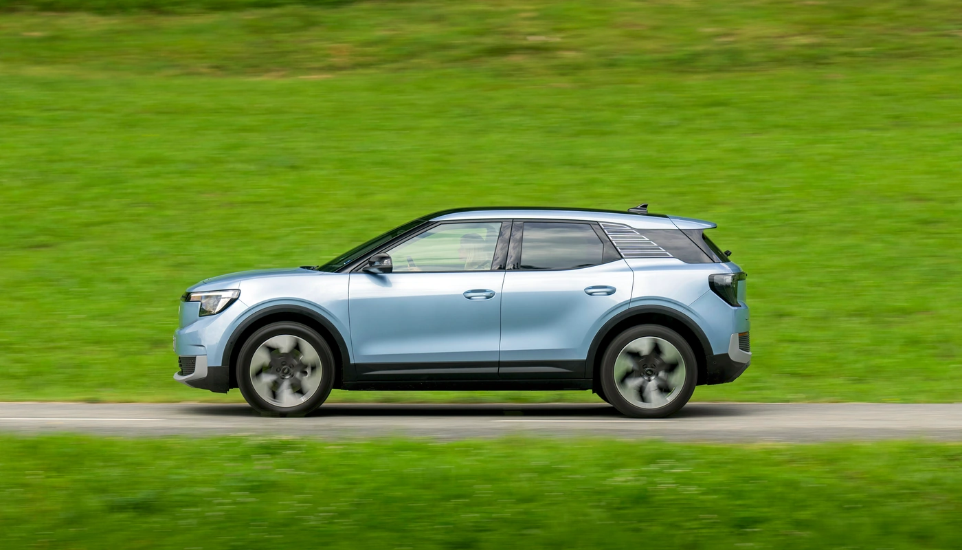 Ford Explorer - Contexto Entorno Real Contexto Conduciendo Exterior Lateral Izquierda