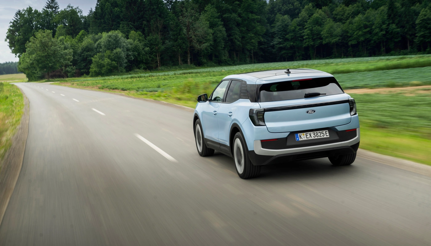 Ford Explorer - Contexto Entorno Real Contexto Conduciendo Exterior Trasera