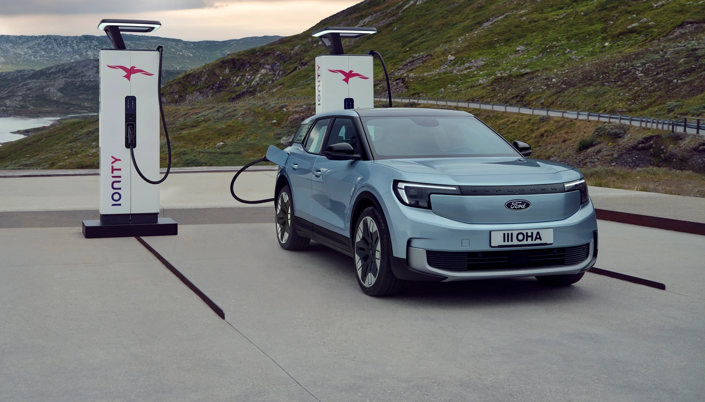 Ford Explorer - Exterior Frontal Derecha Carga Estacion