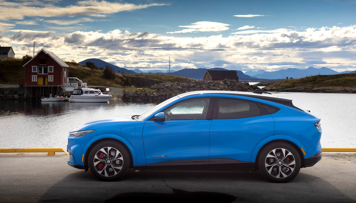 Ford Mustang Mach E - Contexto Entorno Real Contexto Aparcado Exterior Lateral Izquierda