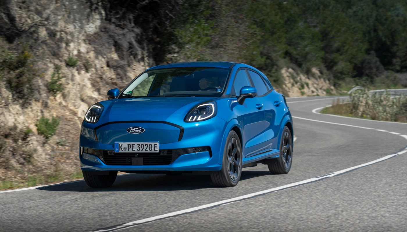 Ford Puma Gen E - Contexto Entorno Real Contexto Conduciendo Exterior Frontal Izquierda