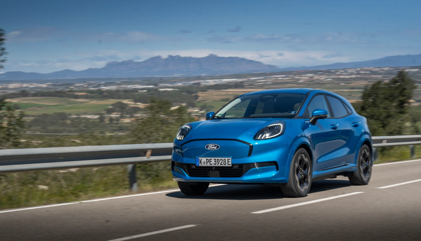 Ford Puma Gen E - Contexto Entorno Real Contexto Conduciendo Exterior Frontal Izquierda