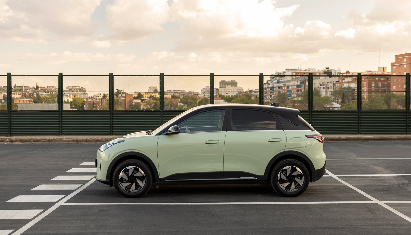 Geely E2 - Contexto Entorno Real Contexto Aparcado Exterior Lateral Izquierda