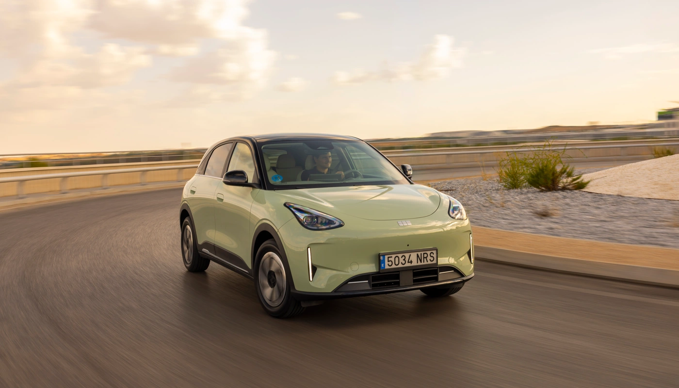 Geely E2 - Contexto Entorno Real Contexto Conduciendo Exterior Frontal Derecha