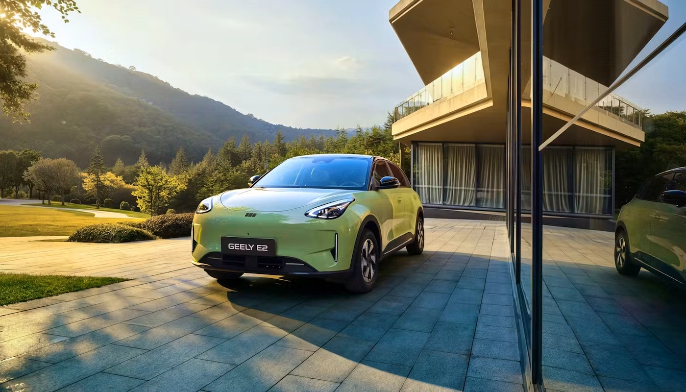 Geely E2 - Contexto Estudio Exterior Frontal