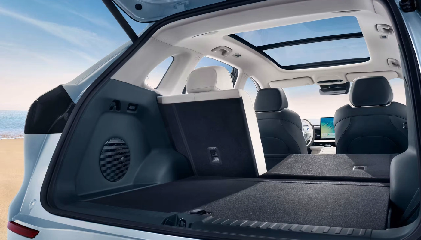 Geely E5 - Almacenamiento Maletero