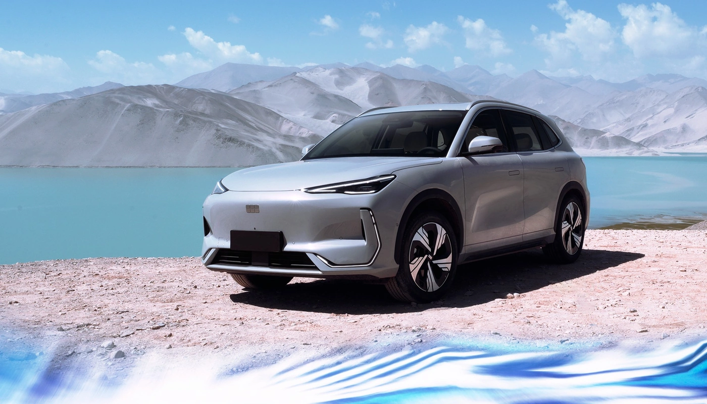 Geely E5 - Contexto Entorno Real Contexto Aparcado Exterior Frontal Izquierda