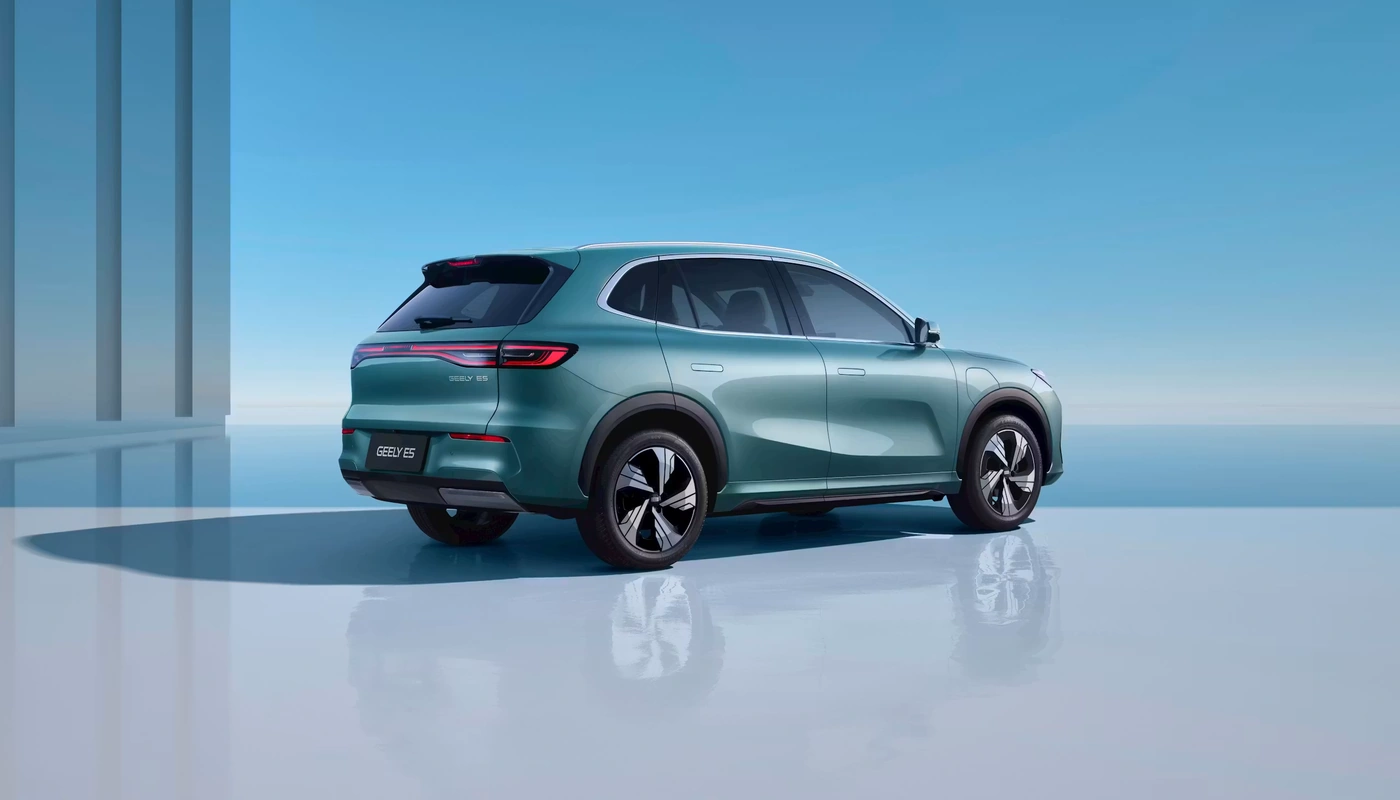 Geely E5 - Contexto Estudio Exterior Frontal Exterior Trasera Izquierda Exterior Lateral Derecha