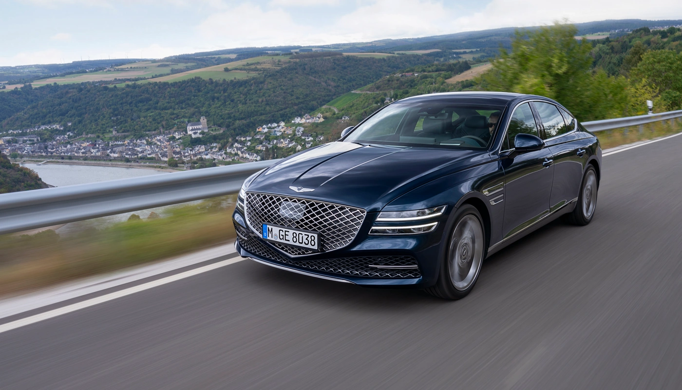 Genesis G80 - Contexto Entorno Real Contexto Conduciendo Exterior Frontal Izquierda