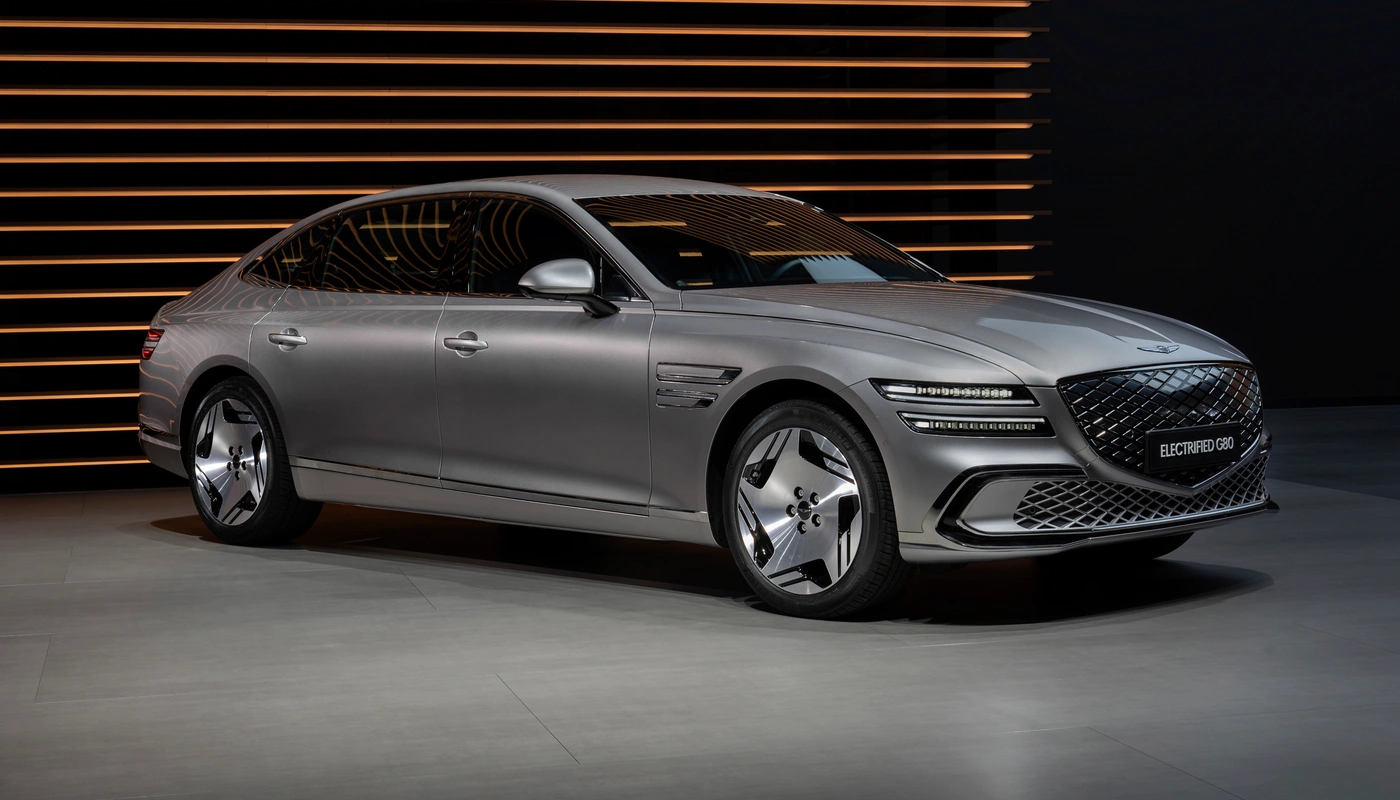 Genesis G80 - Contexto Estudio Contexto Aparcado Exterior Frontal Derecha Exterior Lateral Derecha