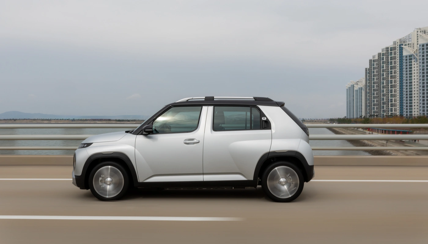 Hyundai Inster - Contexto Entorno Real Contexto Conduciendo Exterior Lateral Izquierda