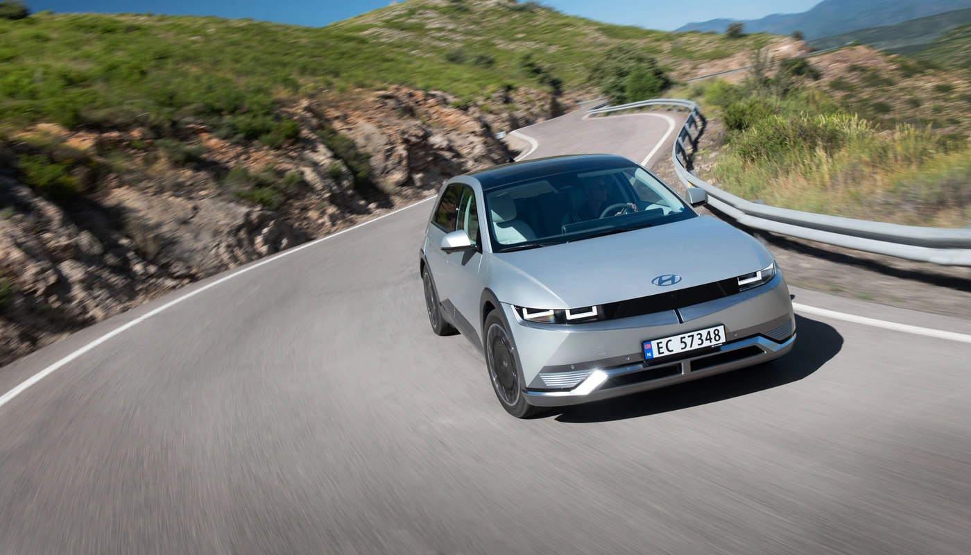 Hyundai Ioniq 5 - Contexto Entorno Real Contexto Conduciendo Exterior Frontal