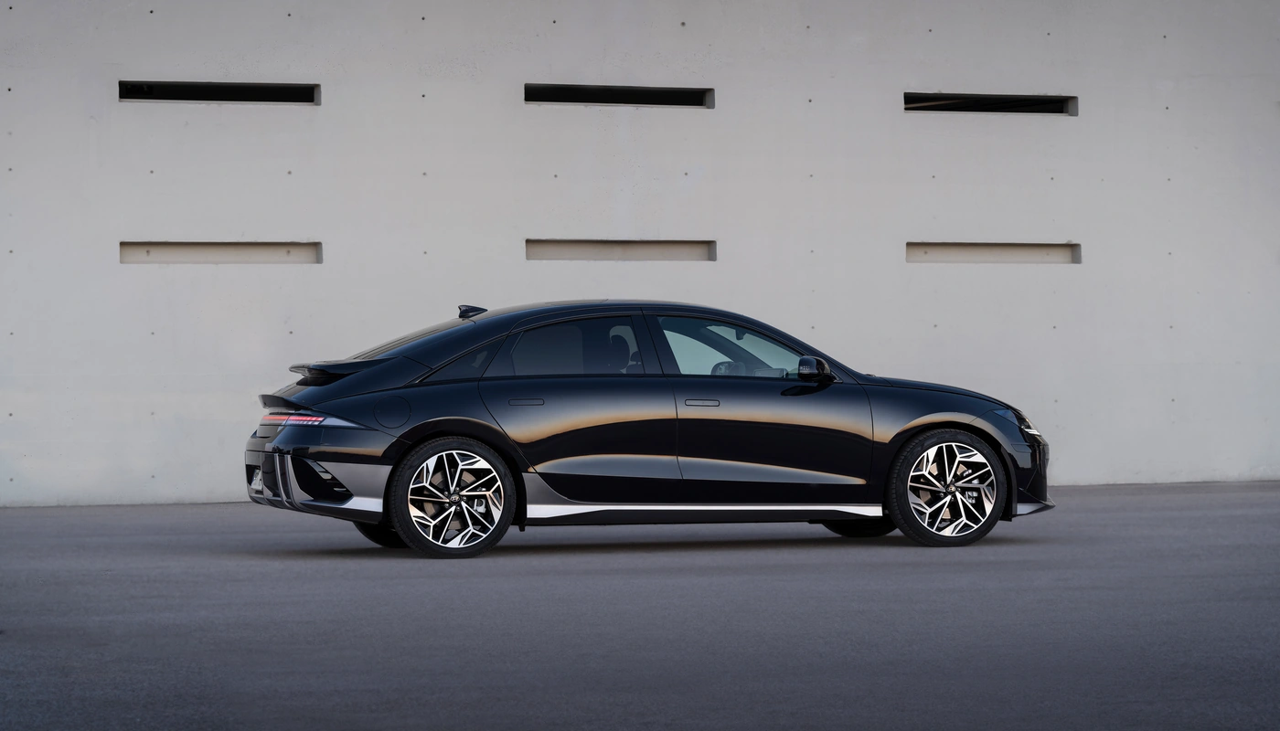 Hyundai Ioniq 6 - Contexto Entorno Real Contexto Aparcado Exterior Lateral Derecha